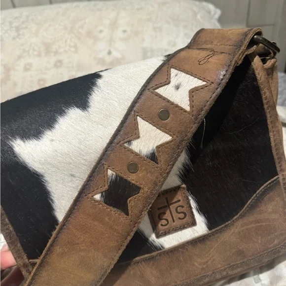 STS Ranchwear Tan and Black Leather Messenger Bag (conceal carry) - Picture 4 of 6